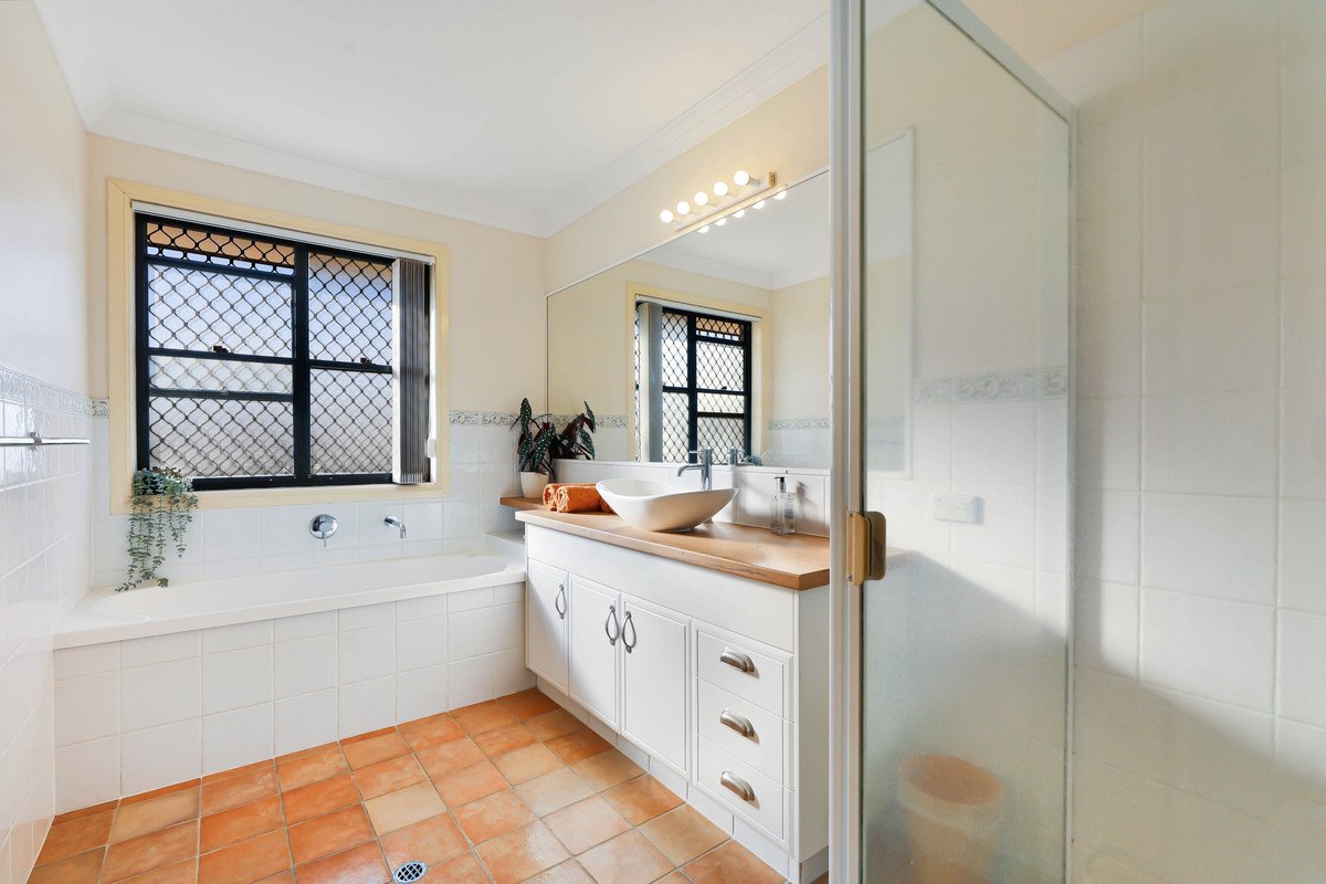 87 Honeyeater Drive BURLEIGH WATERS 19