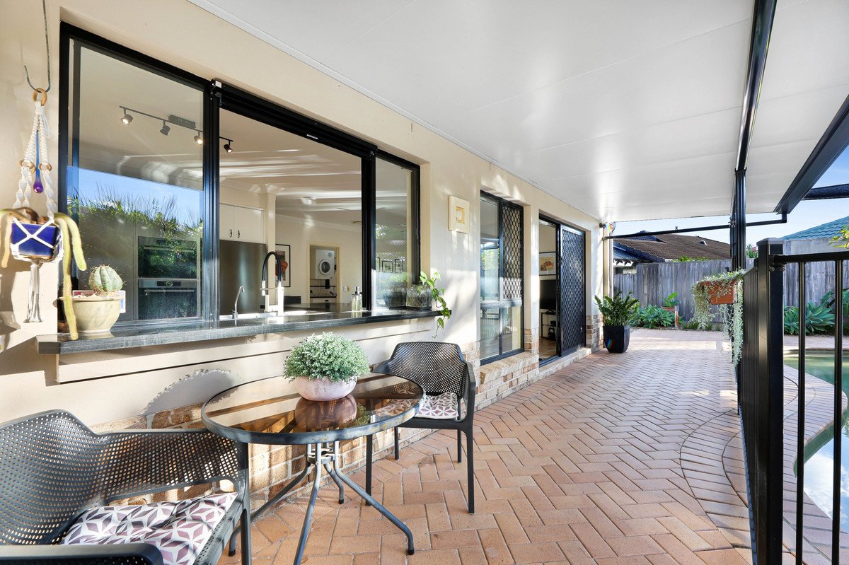 87 Honeyeater Drive BURLEIGH WATERS 21