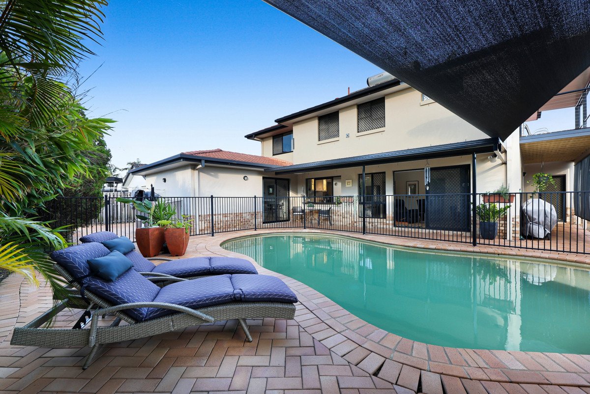 87 Honeyeater Drive BURLEIGH WATERS 24