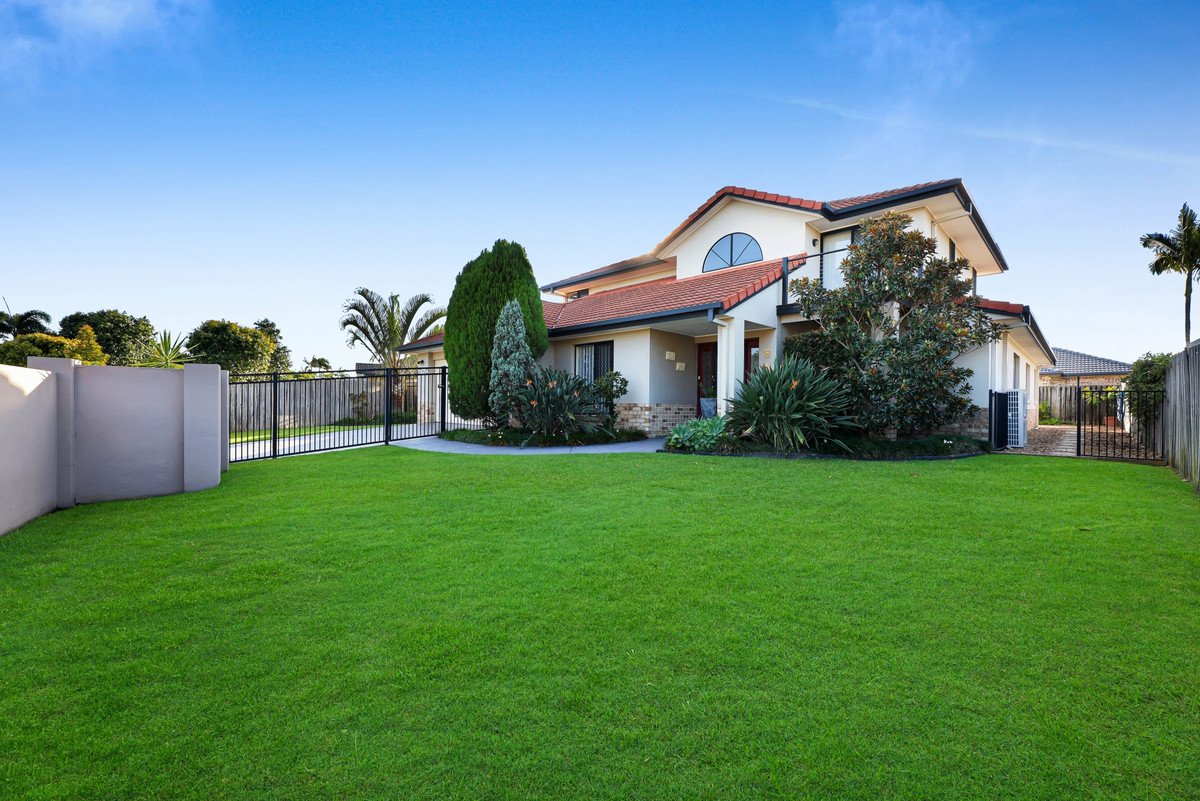 87 Honeyeater Drive BURLEIGH WATERS 26