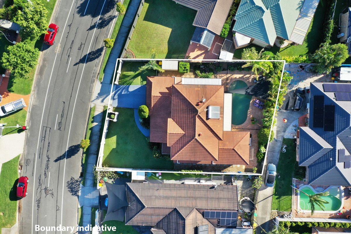 87 Honeyeater Drive BURLEIGH WATERS 27