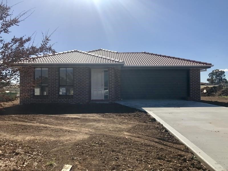 87 Kenny Drive WEST TAMWORTH 1