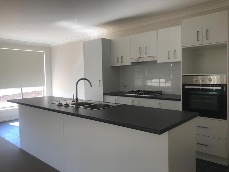 87 Kenny Drive WEST TAMWORTH 2