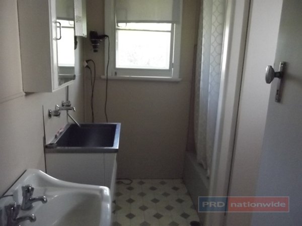 87 Merivale Street TUMUT 11