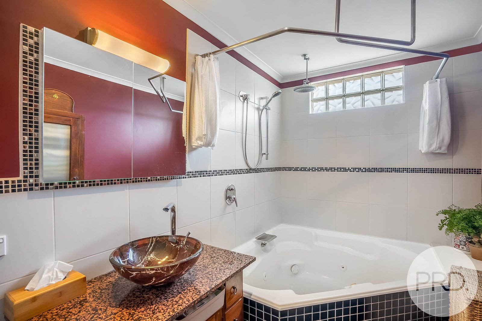 87 Renfrew Circle GOODWOOD 11