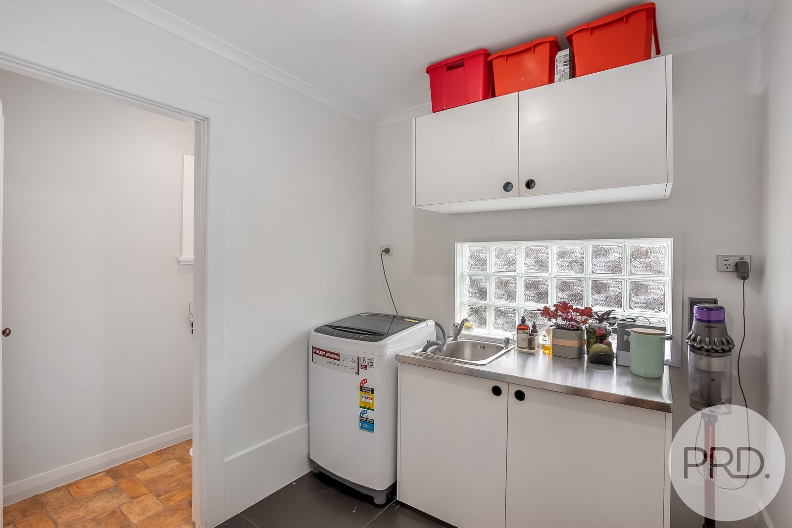 87 Renfrew Circle GOODWOOD 14