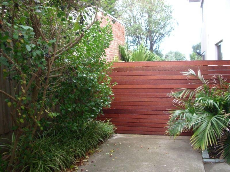 Gallery: 8/70 Beach Road