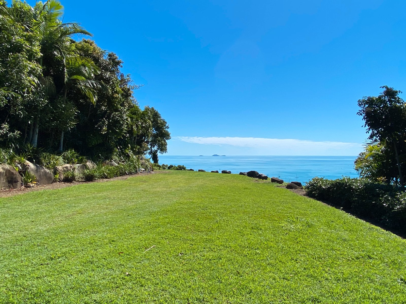 8/70 Mount Whitsunday Drive AIRLIE BEACH 2