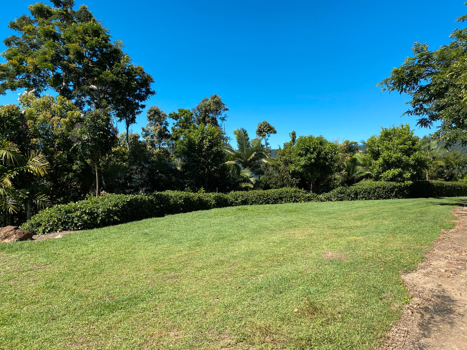 8/70 Mount Whitsunday Drive AIRLIE BEACH 4