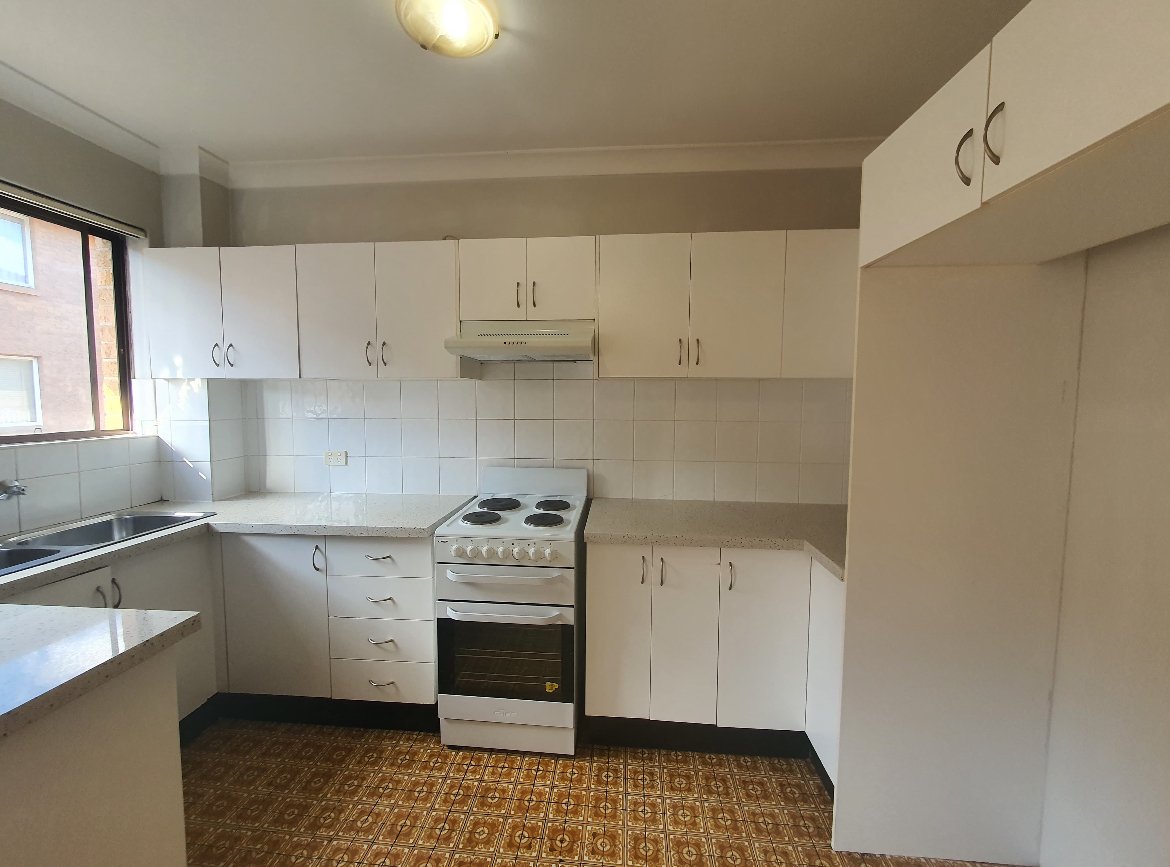 8/71 Goulburn Street LIVERPOOL 4