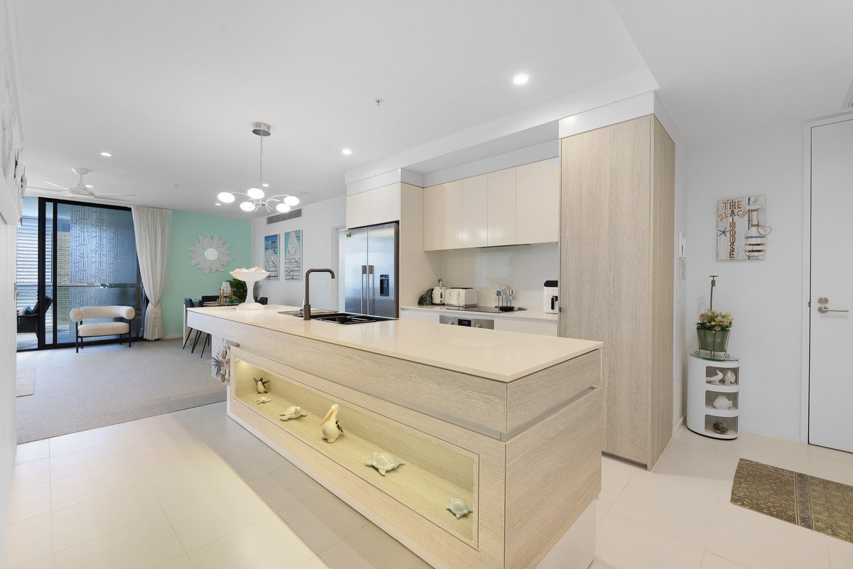 8/72 The Esplanade Burleigh Heads 2