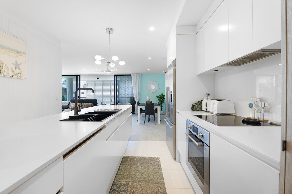 8/72 The Esplanade Burleigh Heads 4