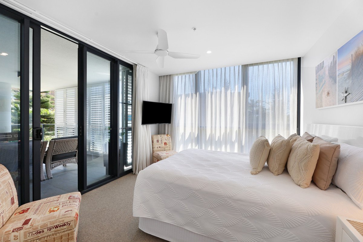 8/72 The Esplanade Burleigh Heads 13