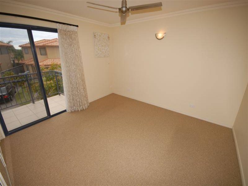 87/4 University Drive ROBINA 5