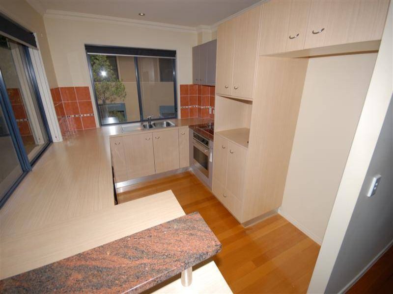 87/4 University Drive ROBINA 3