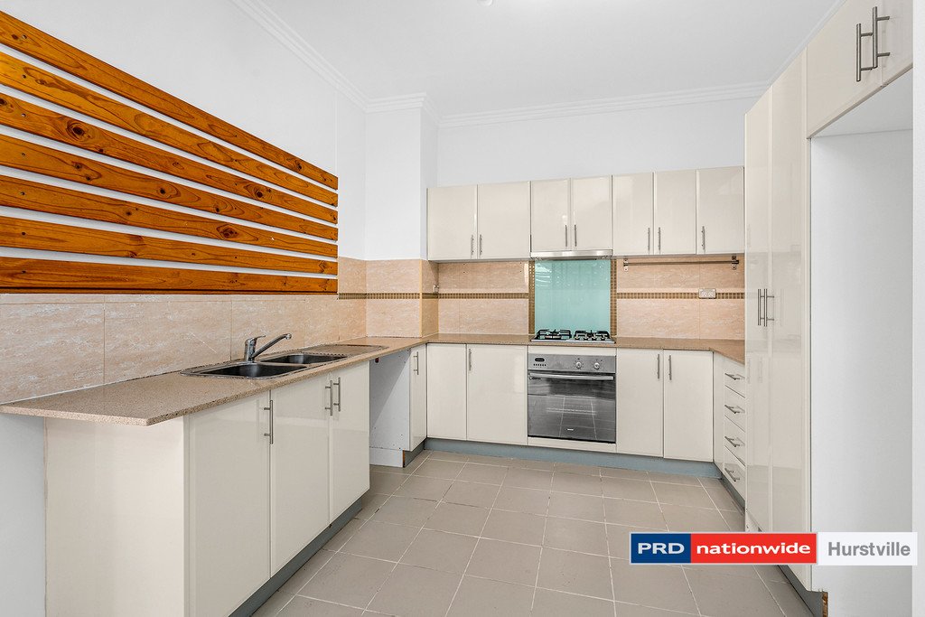 8/74 Woniora Road HURSTVILLE 3