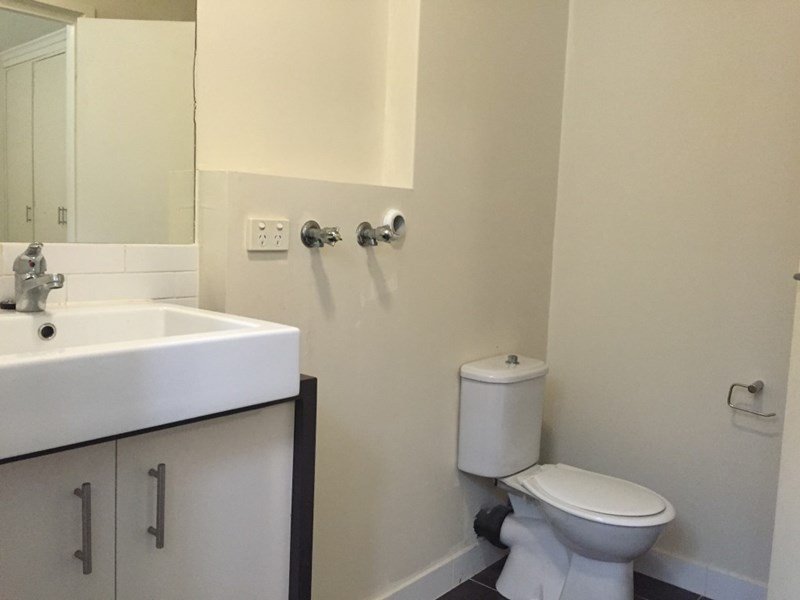 Gallery: 8/75 Hotham Street