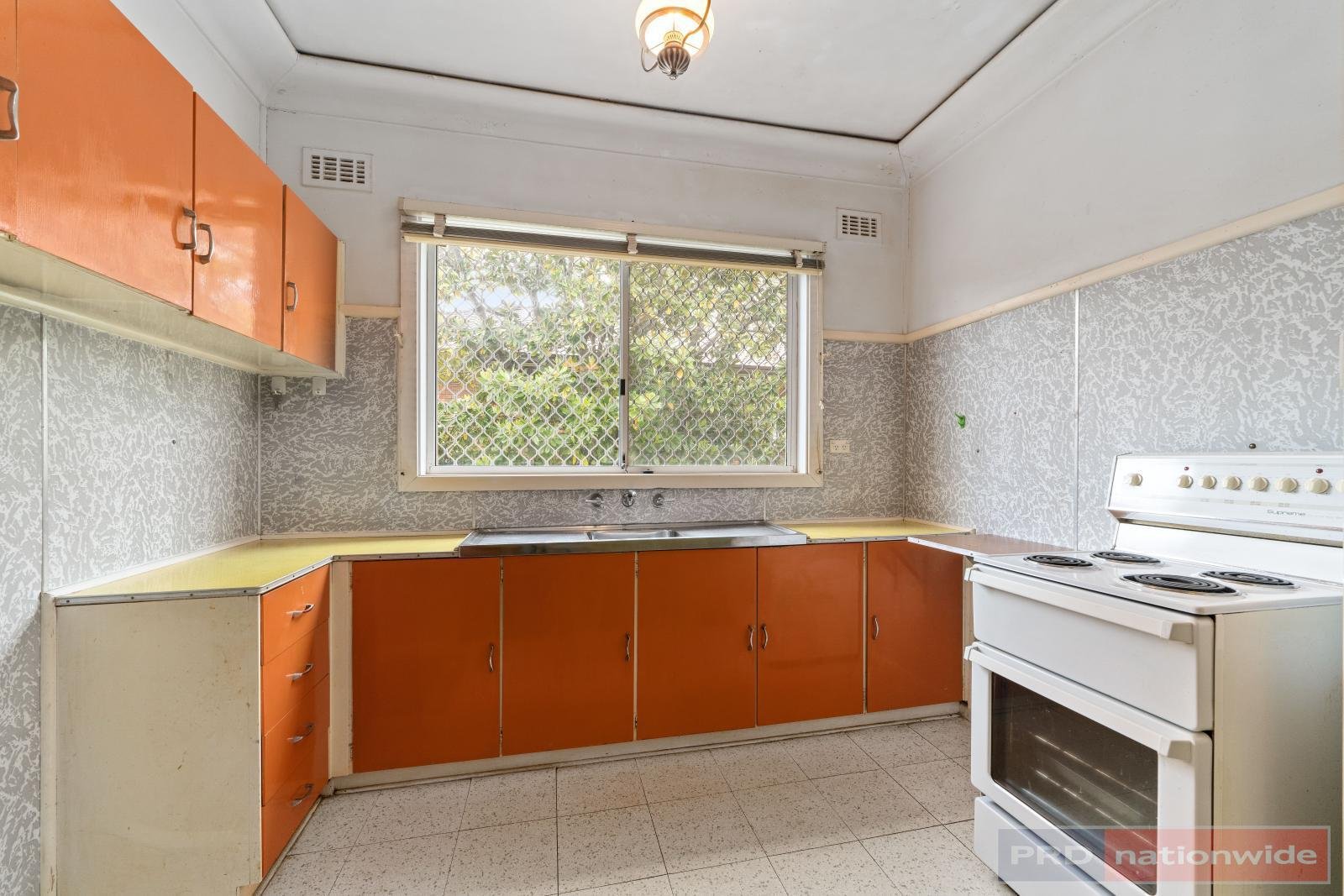 876 Henry Lawson Drive PICNIC POINT 5