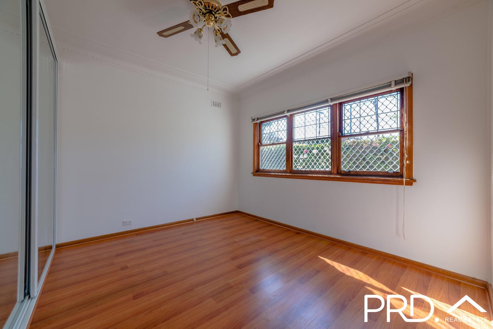 876 Henry Lawson Drive PICNIC POINT 4