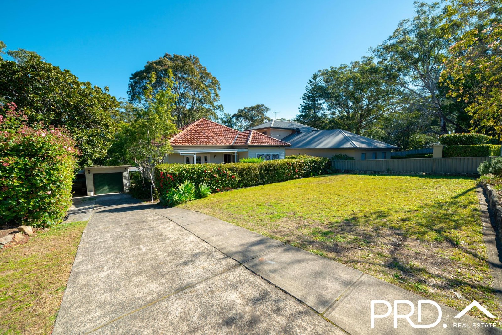 876 Henry Lawson Drive PICNIC POINT 1