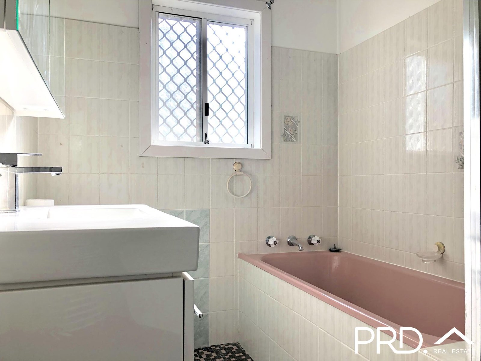 876 Henry Lawson Drive PICNIC POINT 6