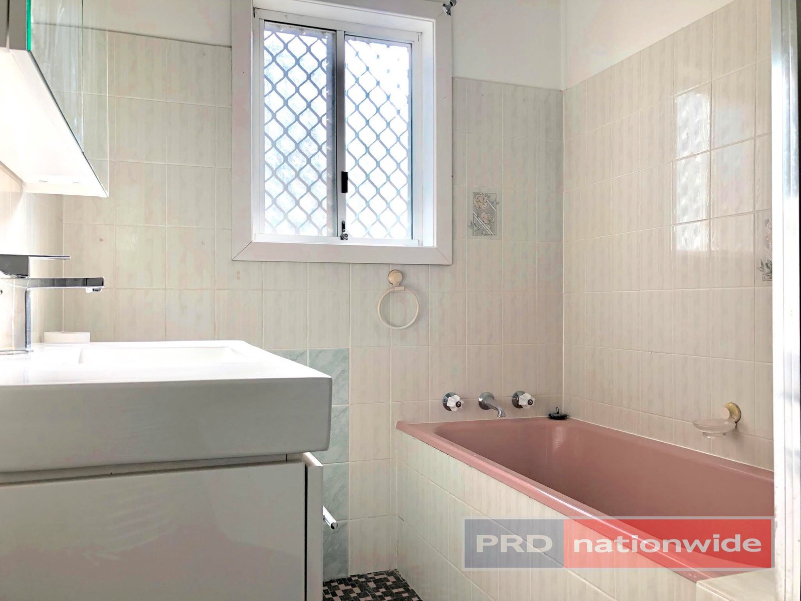 876 Henry Lawson Drive PICNIC POINT 6