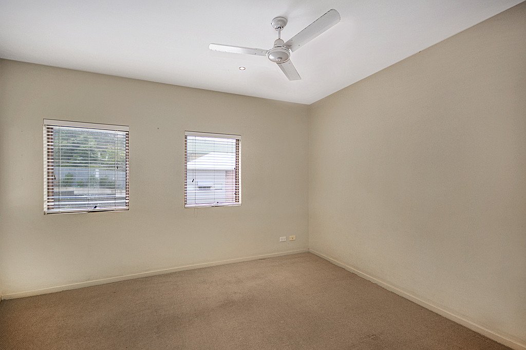 8/77 McLean Street COOLANGATTA 7