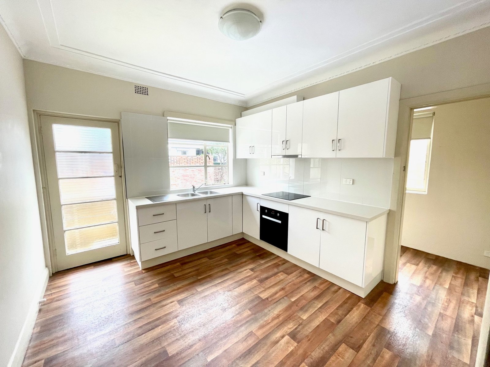 8/79 Trafalgar Street STANMORE 2