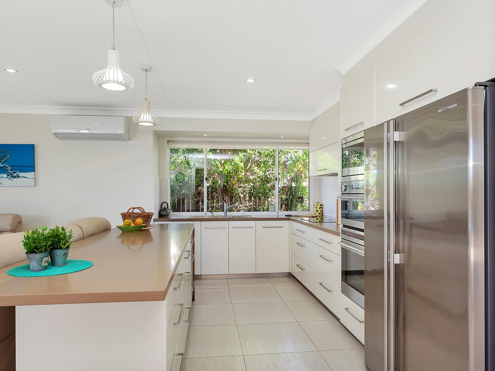 88 Honeyeater Drive BURLEIGH WATERS 4