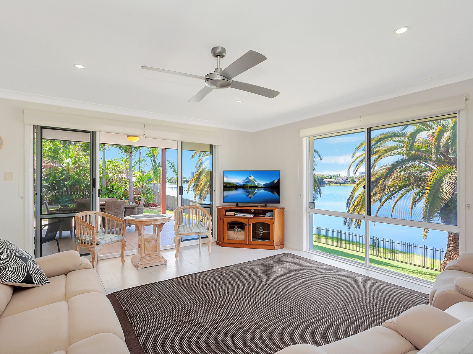 88 Honeyeater Drive BURLEIGH WATERS 5