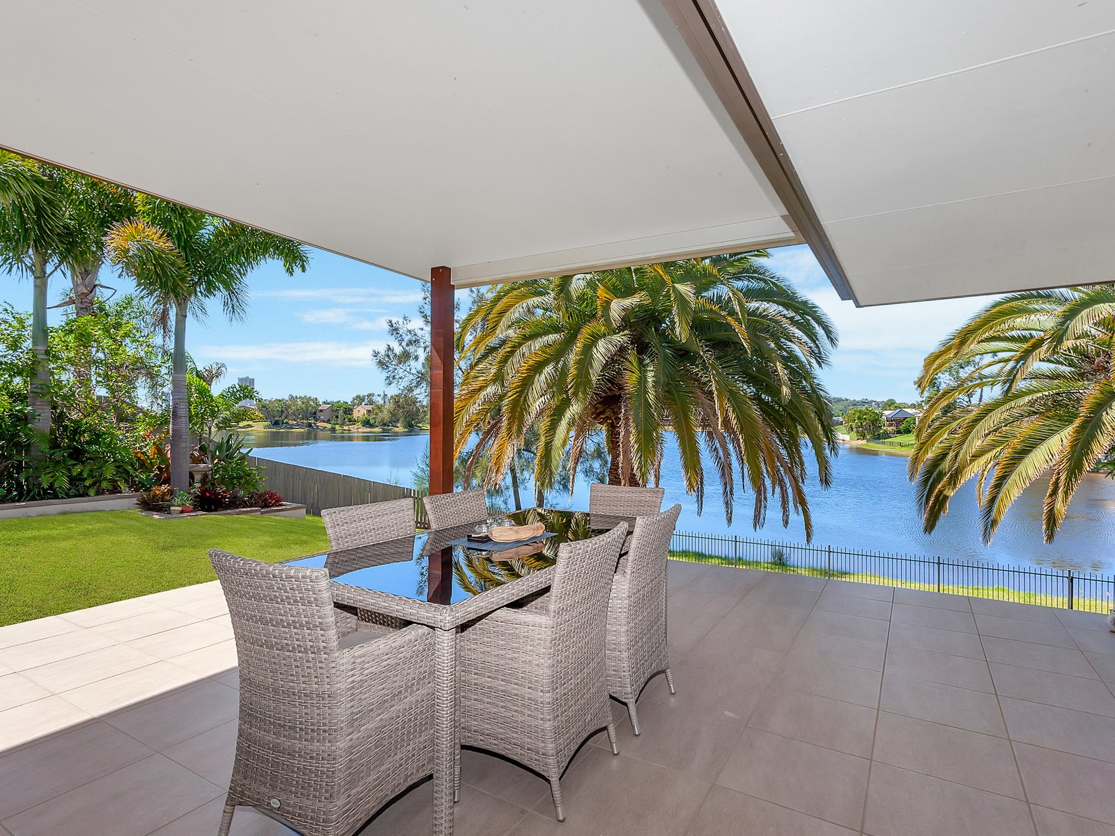 88 Honeyeater Drive BURLEIGH WATERS 7