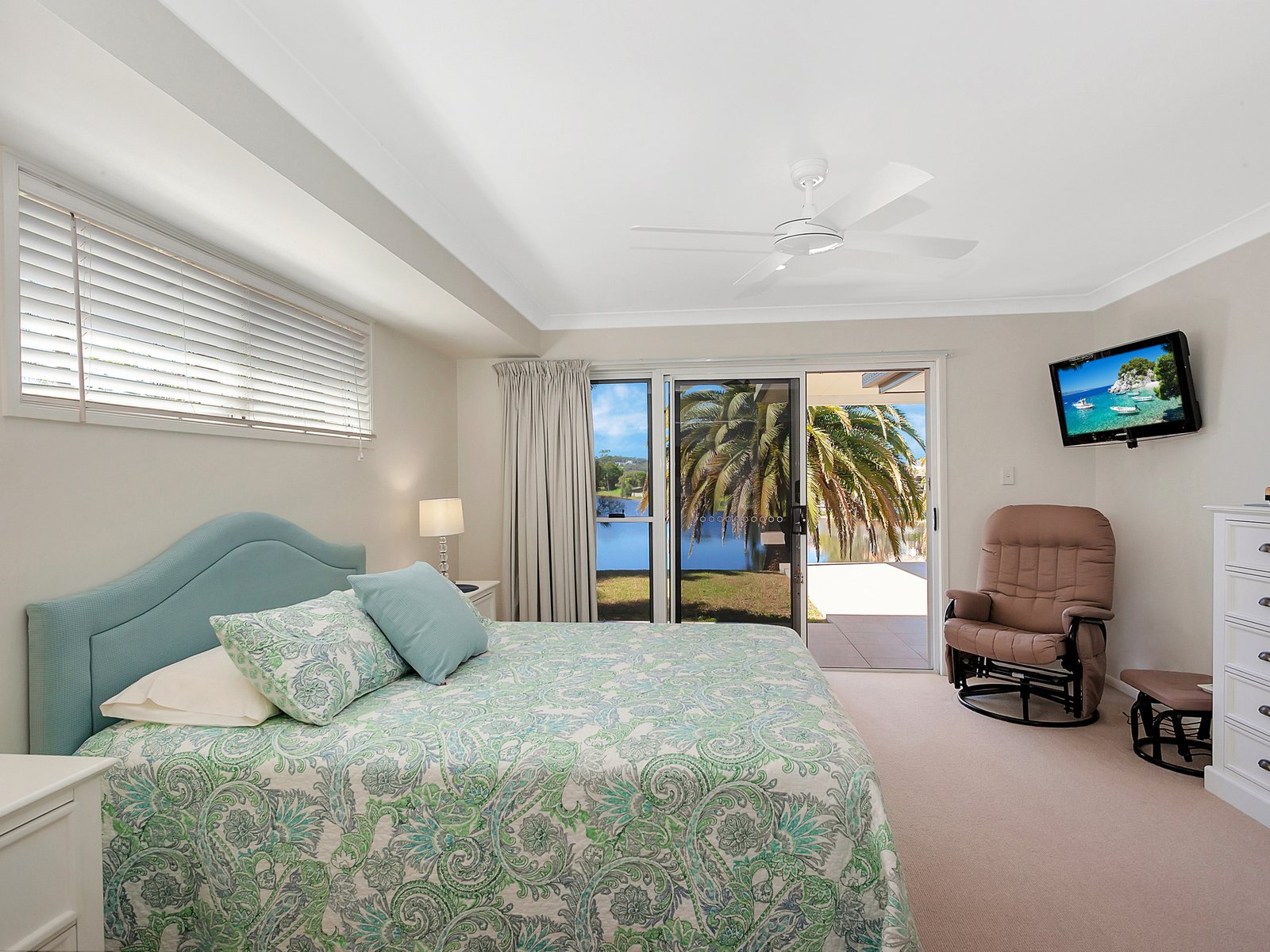 88 Honeyeater Drive BURLEIGH WATERS 10