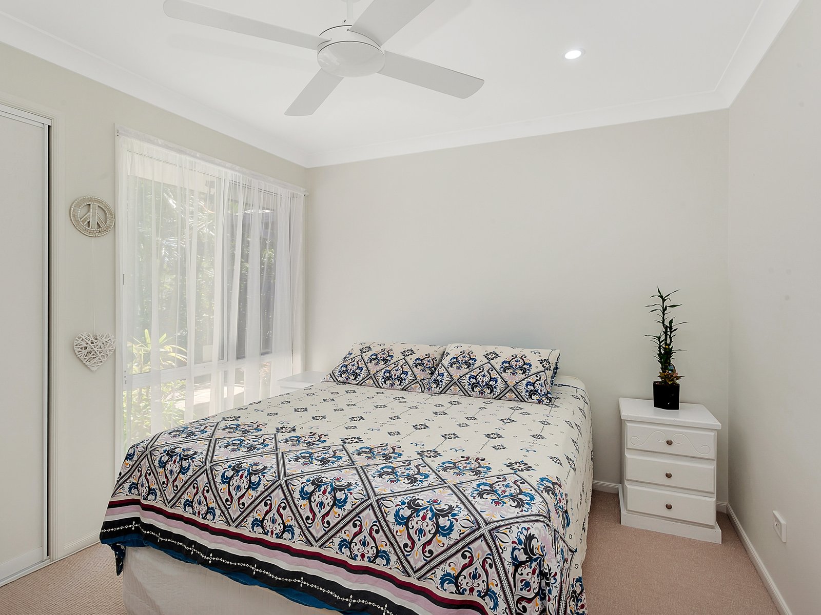 88 Honeyeater Drive BURLEIGH WATERS 12