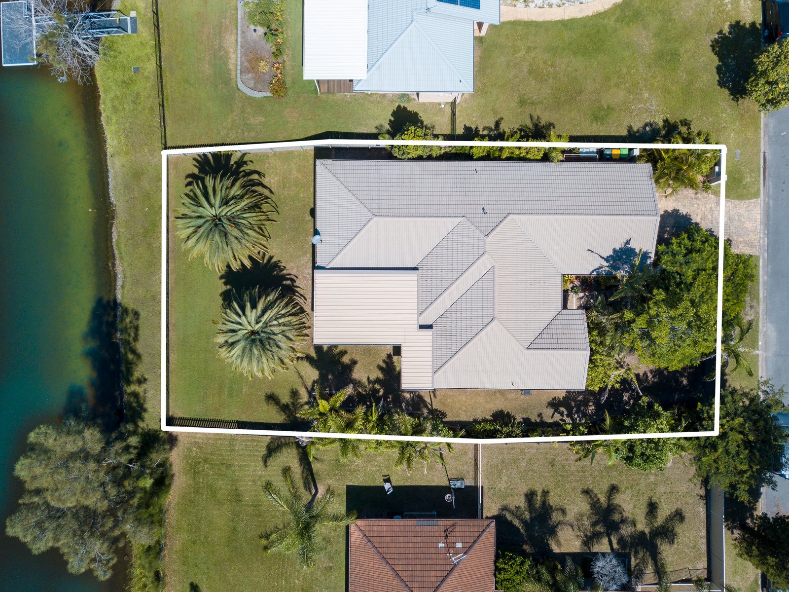 88 Honeyeater Drive BURLEIGH WATERS 16