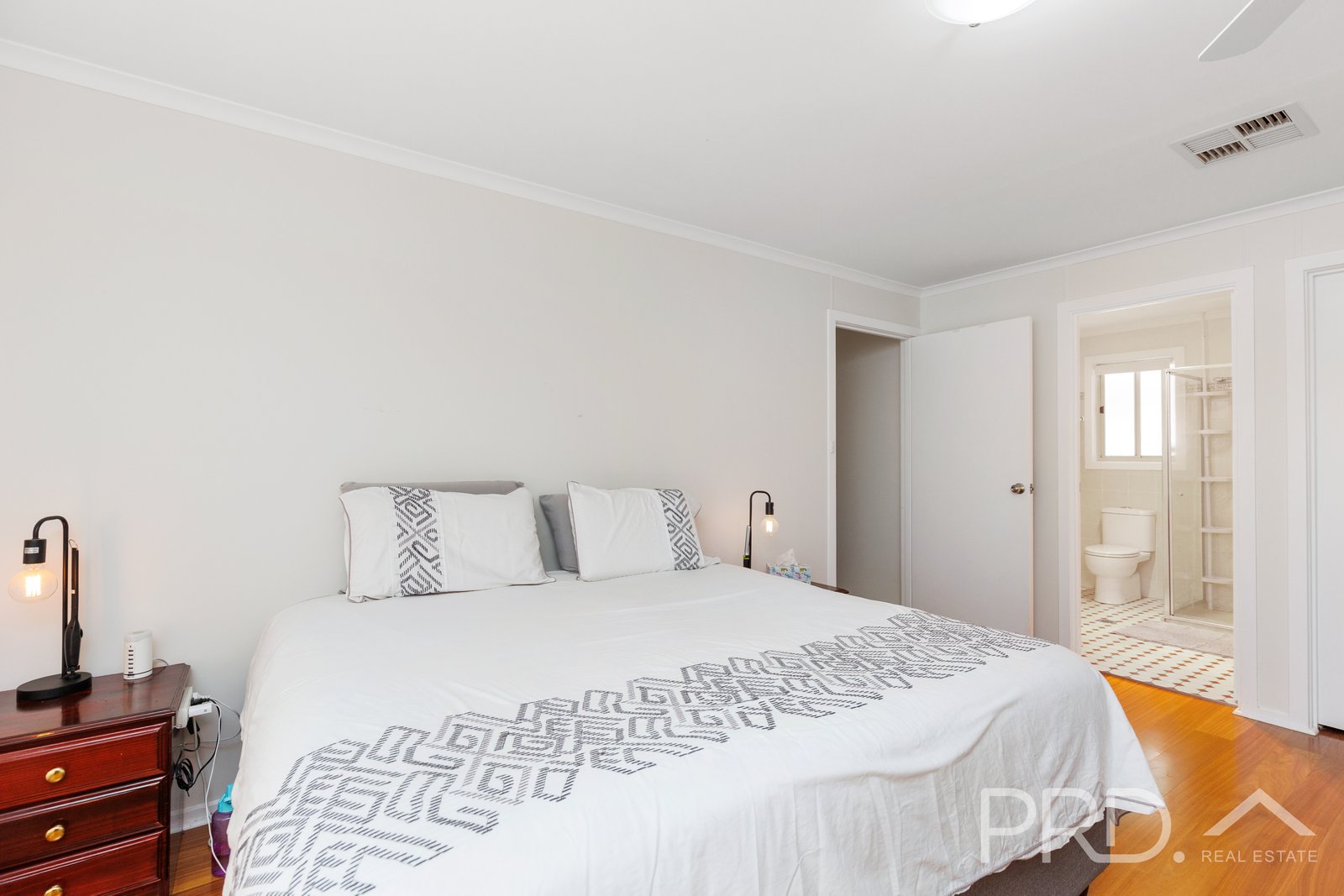 88 Lockhart Street ADELONG 8