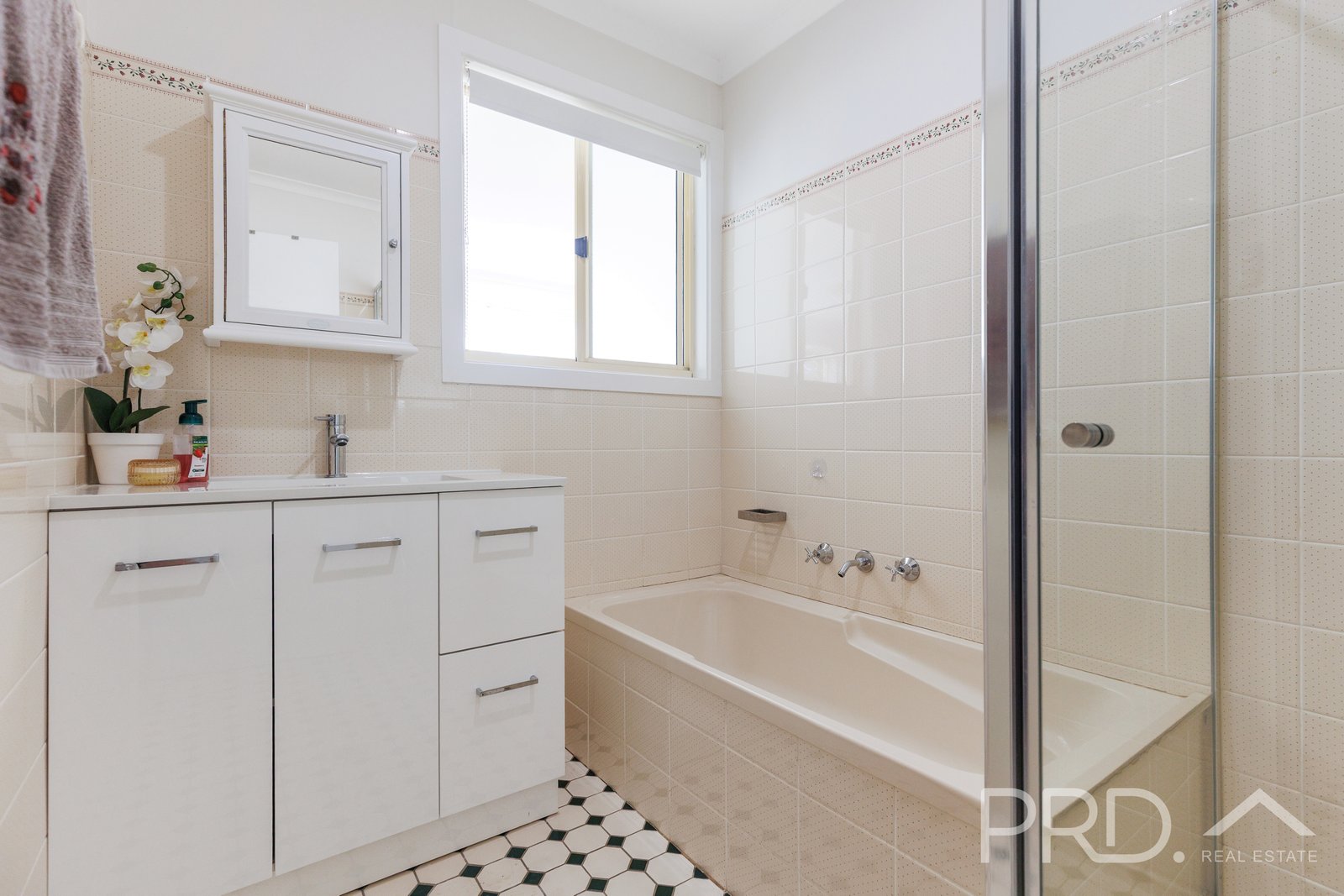 88 Lockhart Street ADELONG 12