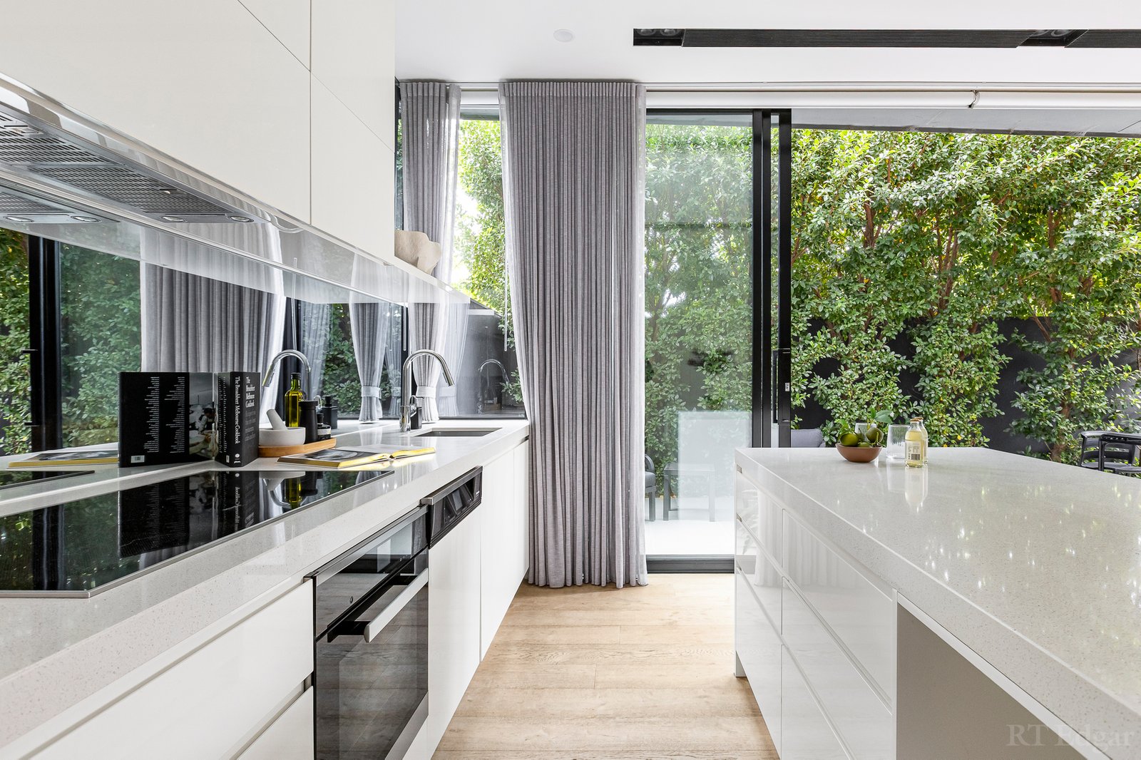 Real Estate and Property in 8/8 Manningtree Road, Hawthorn, VIC