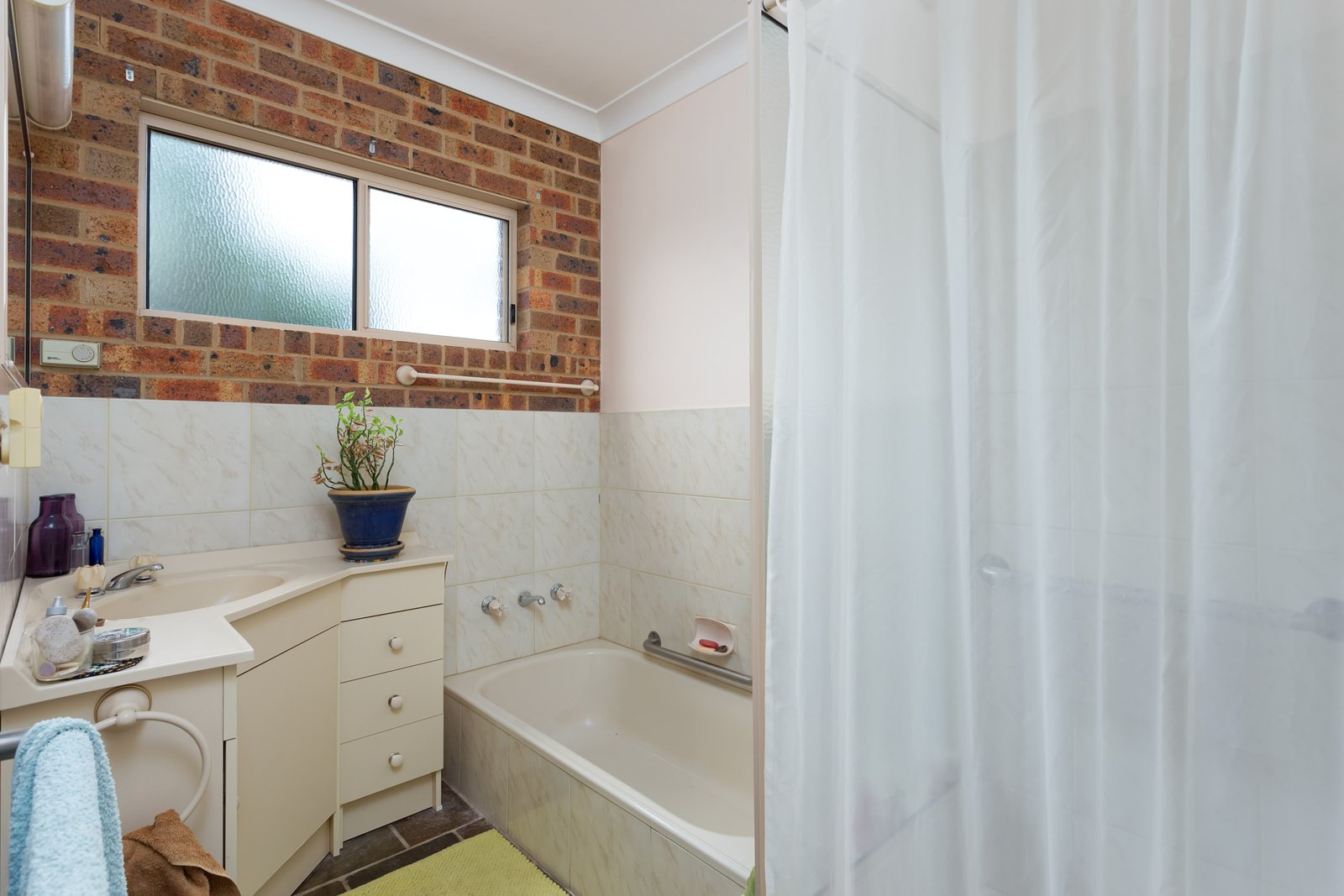 88 Mirrool Street COOLAMON 9