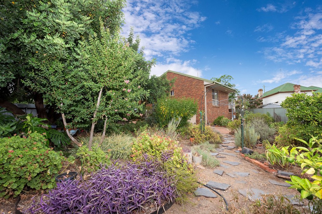 88 Mirrool Street COOLAMON 11