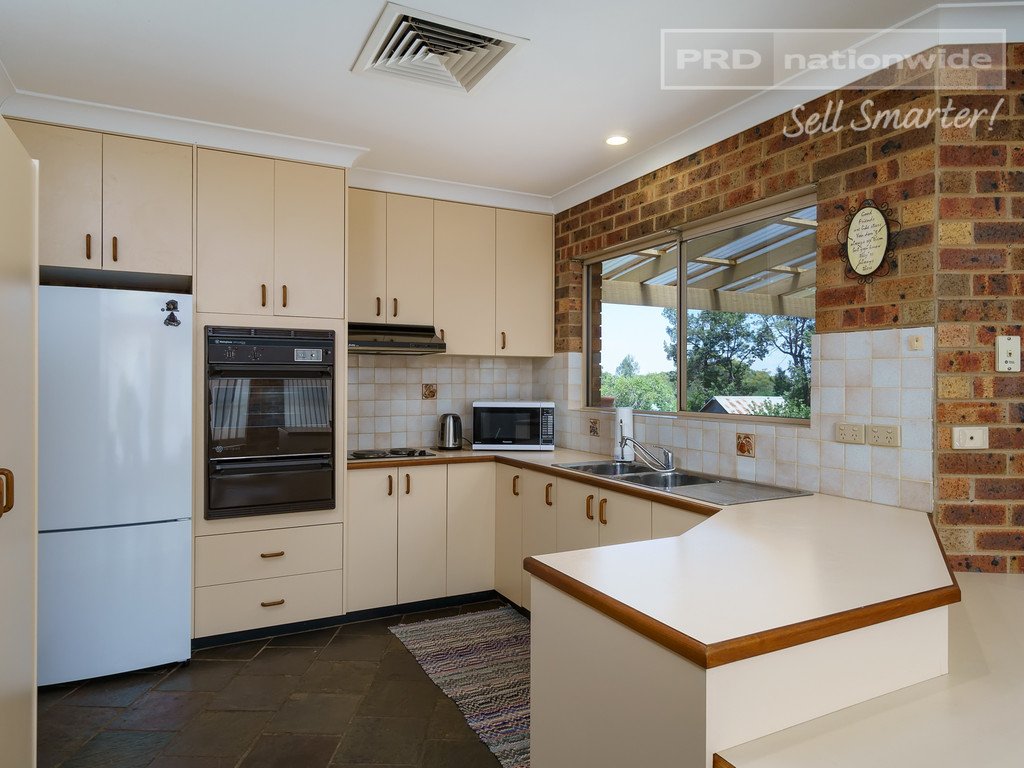 88 Mirrool Street COOLAMON 4