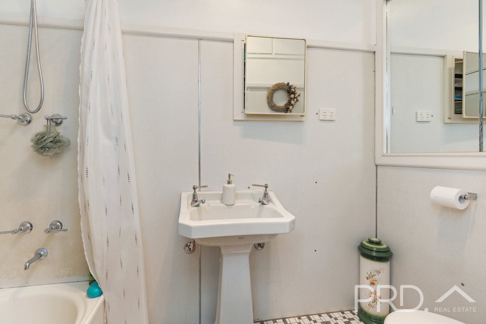 88 Sydney Street TUMUT 11