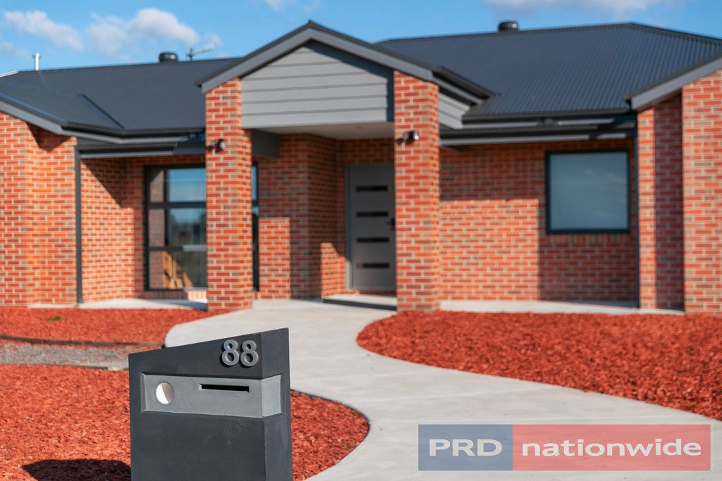 88 Windermere Way CARDIGAN 2