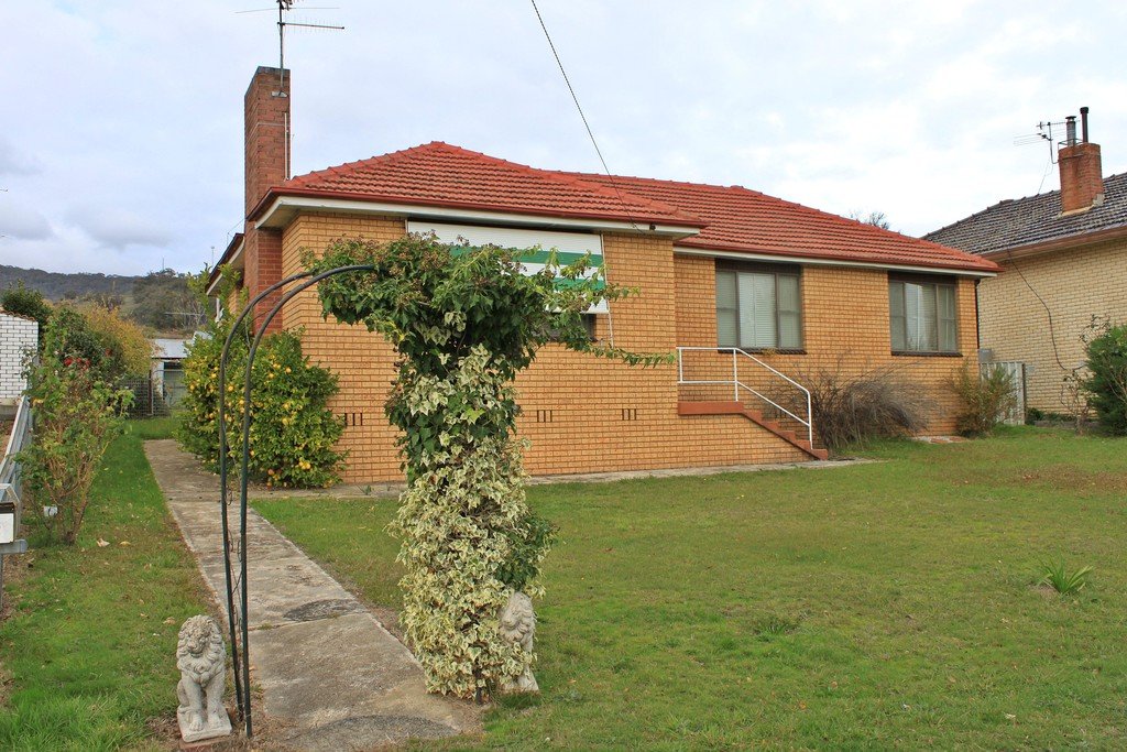 88 Winton Street TUMBARUMBA 1