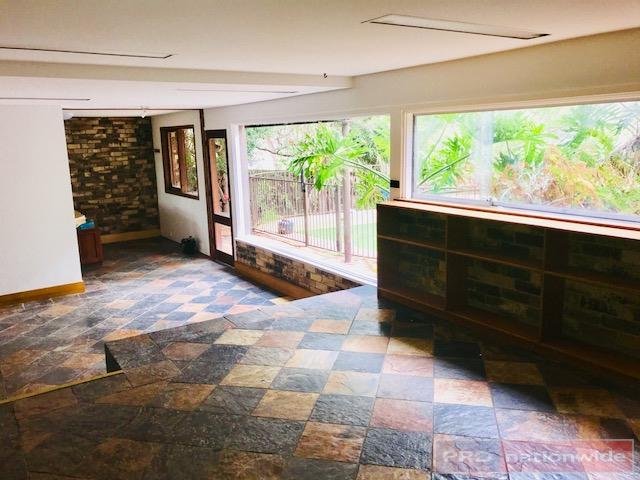 880a Henry Lawson Drive PICNIC POINT 5