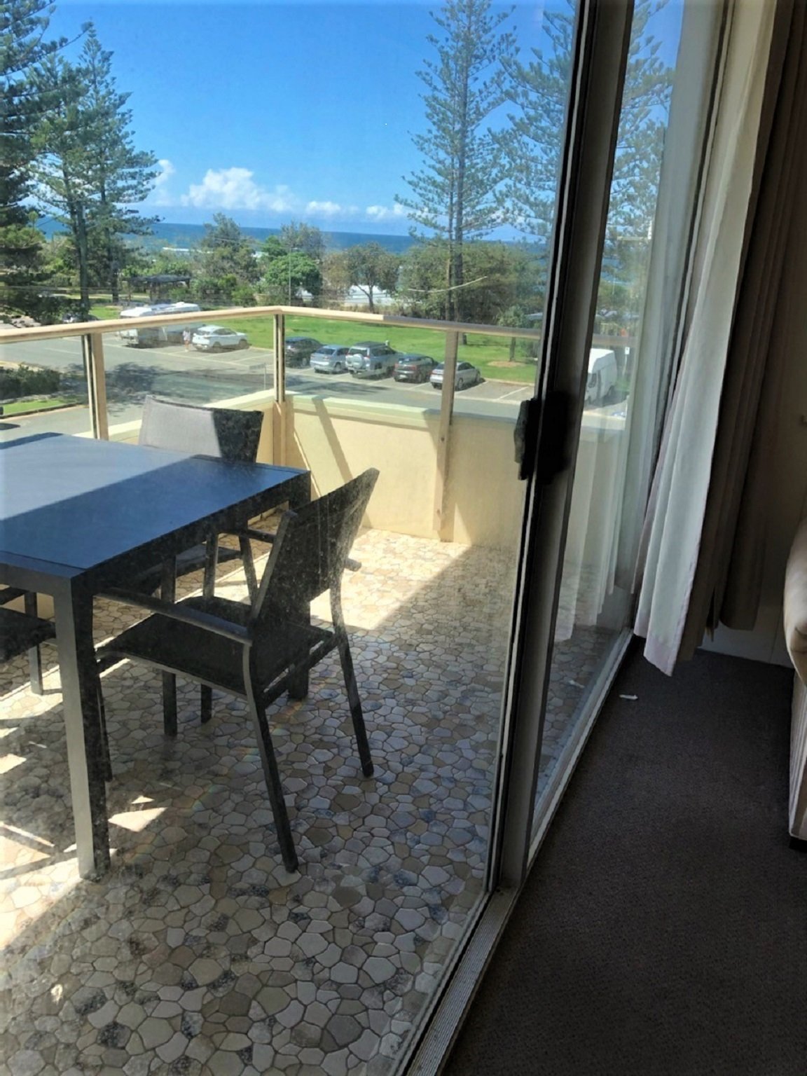 8/82 The Esplanade BURLEIGH HEADS 2