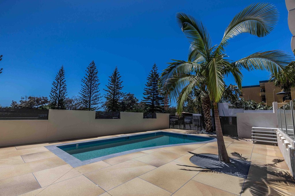 8/82 The Esplanade BURLEIGH HEADS 18