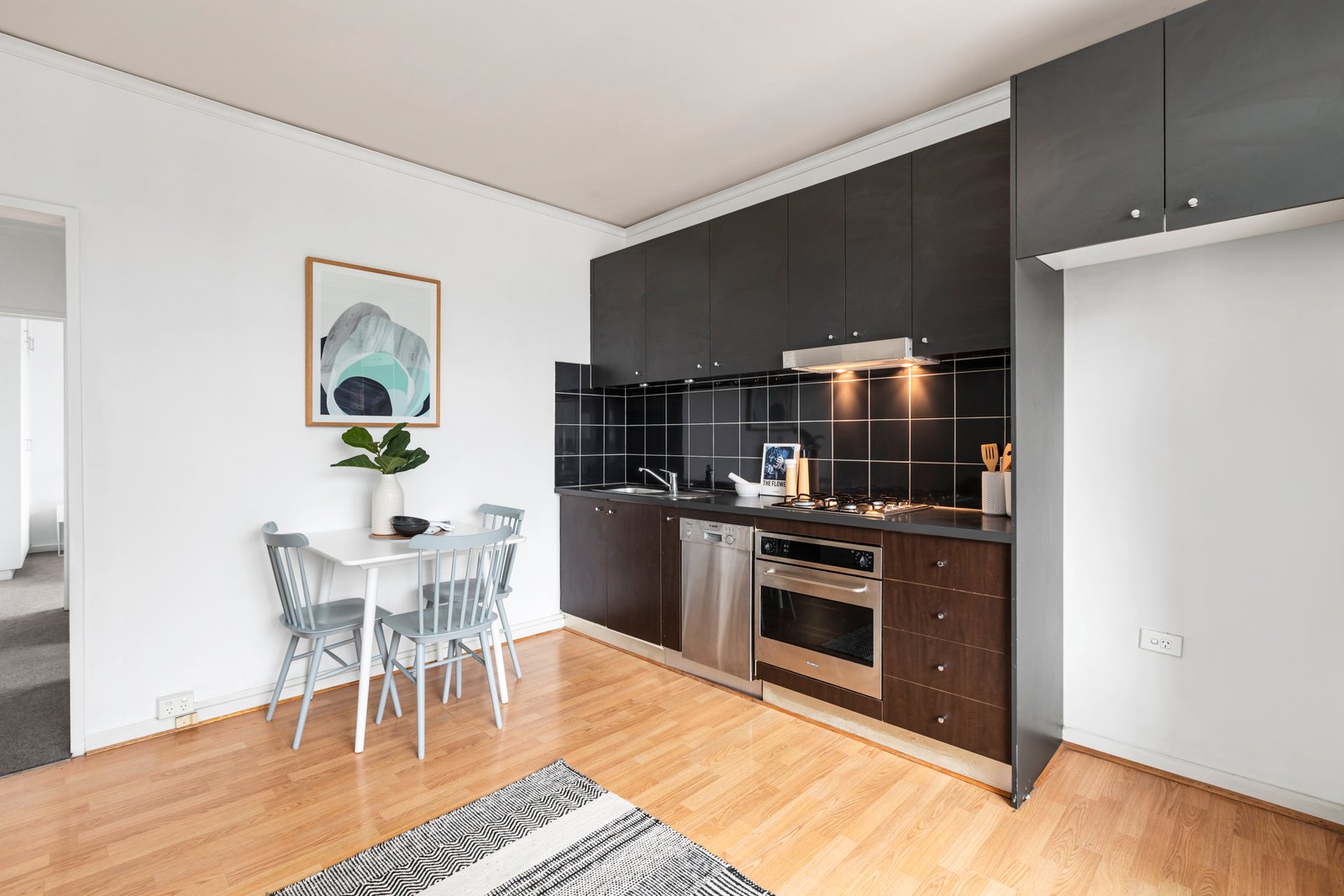 Gallery: 8/89 Hotham Street