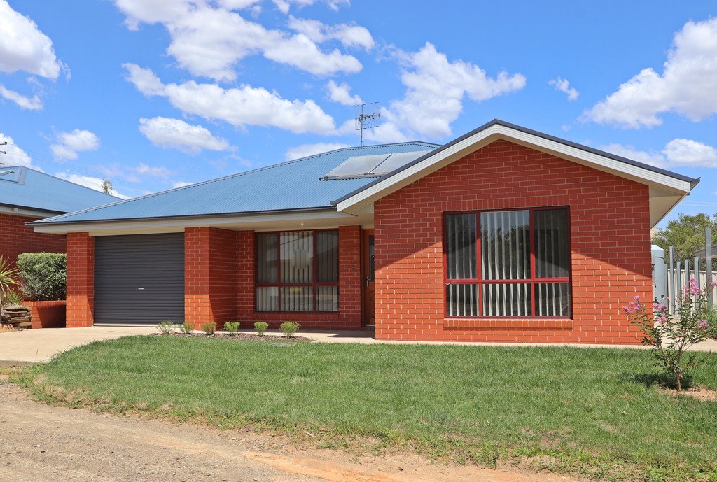 89 -93 Winton Street - Unit 2  TUMBARUMBA 1