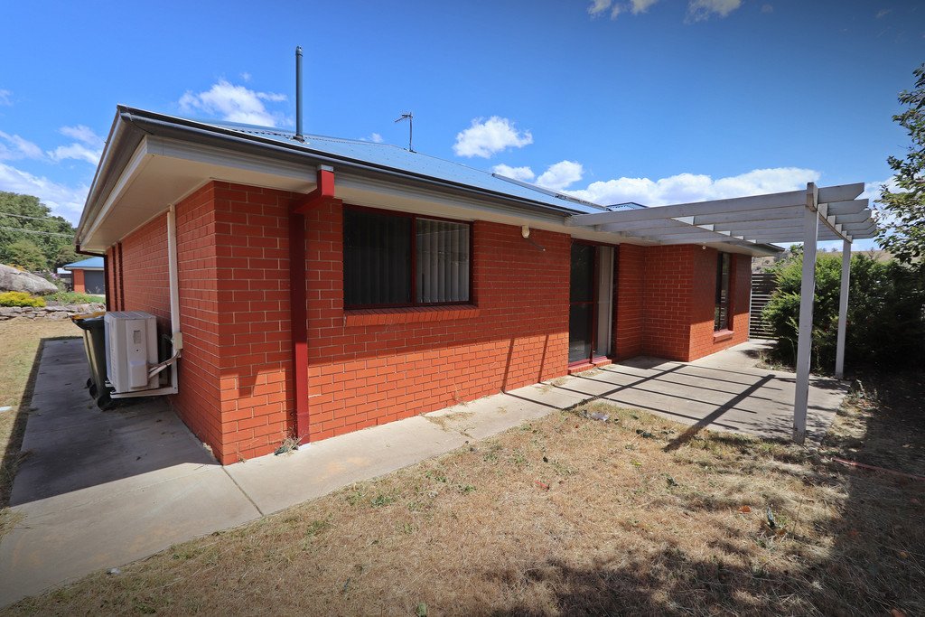 89-93 Winton Street - Unit 7  TUMBARUMBA 11