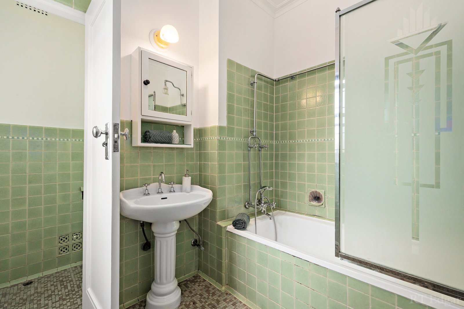 Real Estate and Property in 89 Alma Road, St Kilda East, VIC